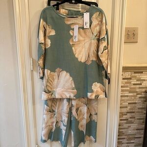 2 pc pants set. Wide leg. Celadon with peachy irises.